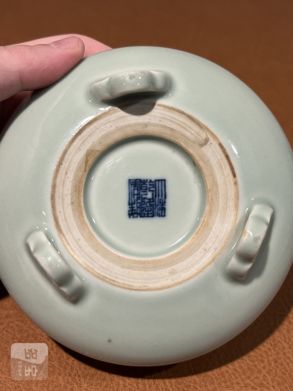 清 粉青釉桥耳如意三足炉 - 图9